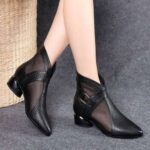 Artistic detail meets comfort - Image 3